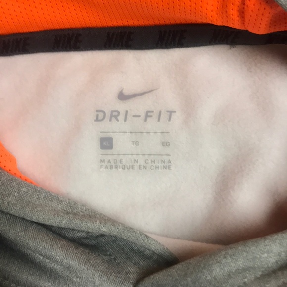 ⭐️ ⭐️ SOLD ⭐️ ⭐️ Nike hooded pullover sweatshirt - Picture 3 of 3